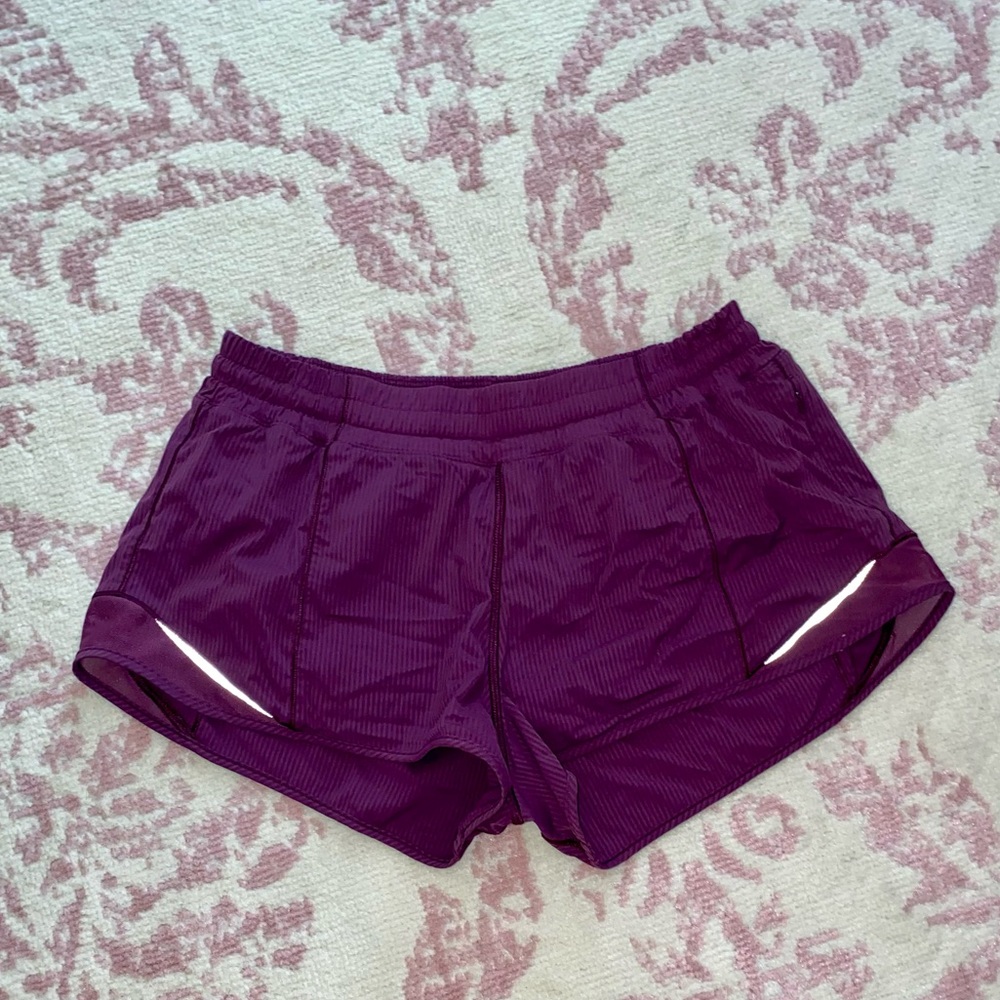 Women’s Lululemon Low Rise Hotty Hot Short 2.5